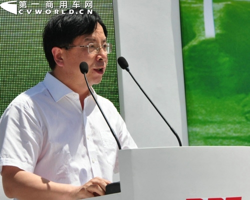 3.陜重汽銷售公司副總經理劉翔韜致辭.jpg