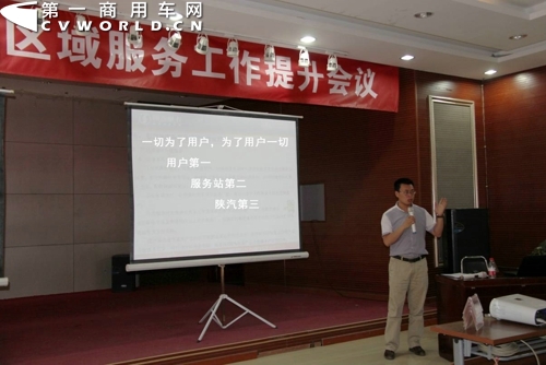 現(xiàn)場培訓對服務政策進行解讀.jpg