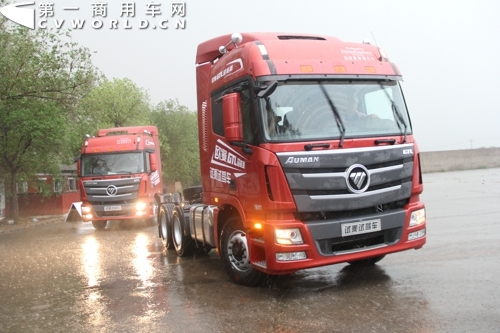 雨中試駕.jpg