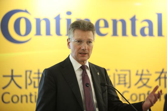 1. ꑼF(zh)жϯElmar DegenhartʿڴꑼF2015Ϻ܇չl(f)ϰl(f).JPG